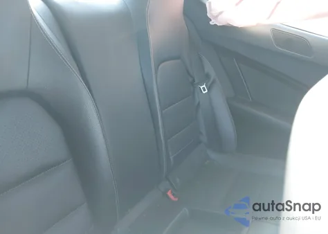 2014 Mercedes-Benz C 350 Sport z USA, uszkodzony, nr VIN WDDGJ5HBXEG175889